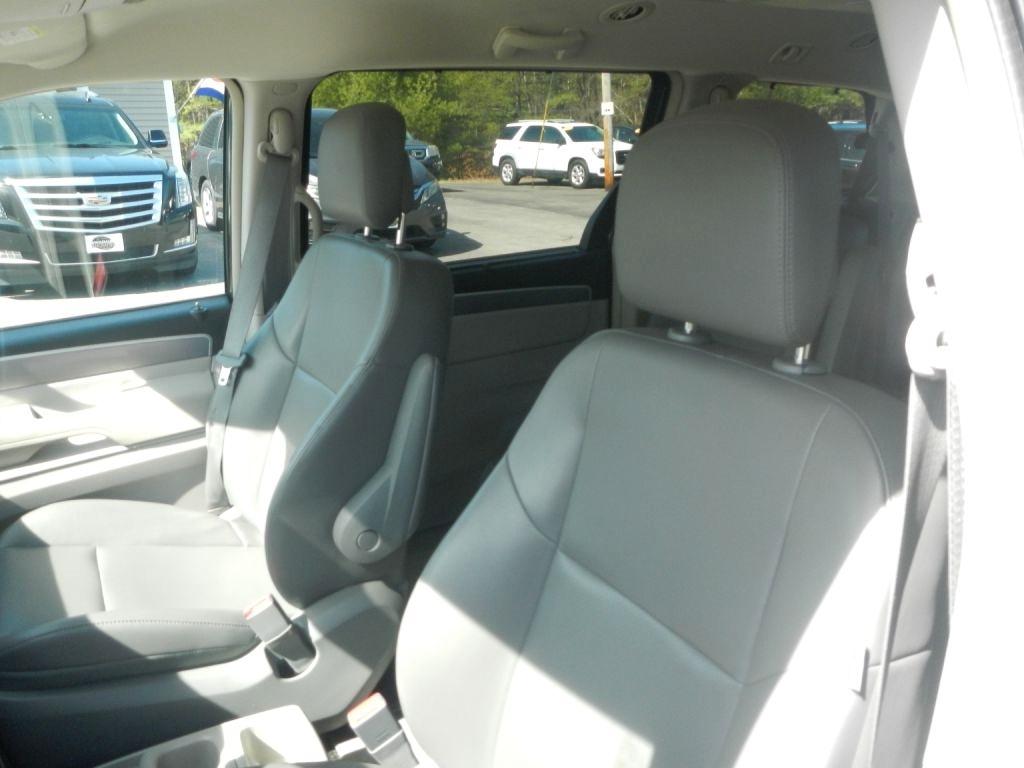 Volkswagen Routan SE 2011