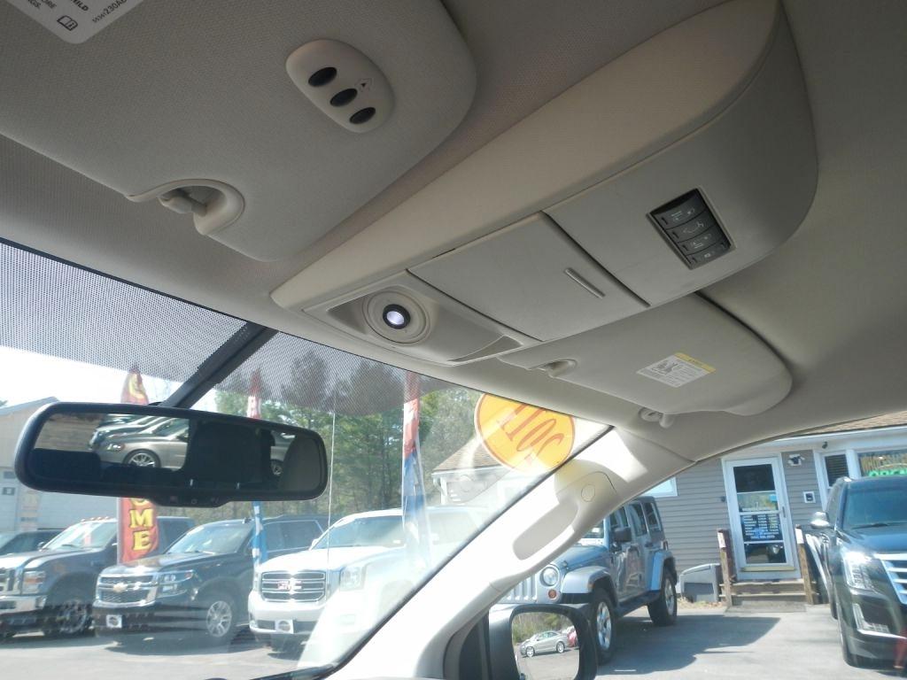 Volkswagen Routan SE 2011