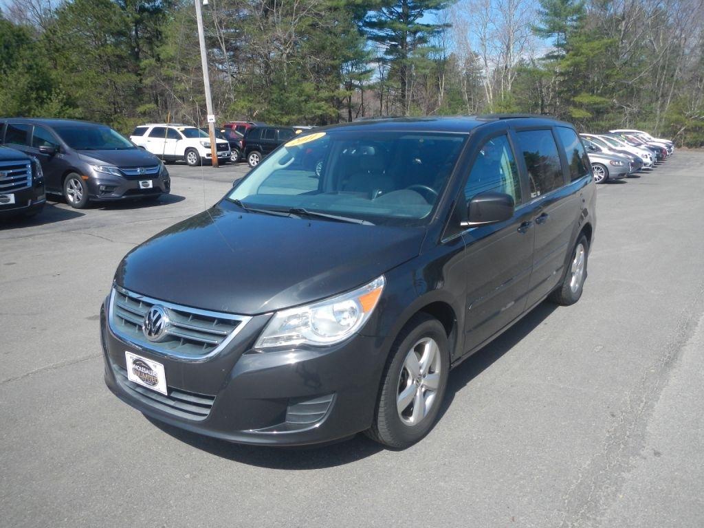 Volkswagen Routan SE 2011