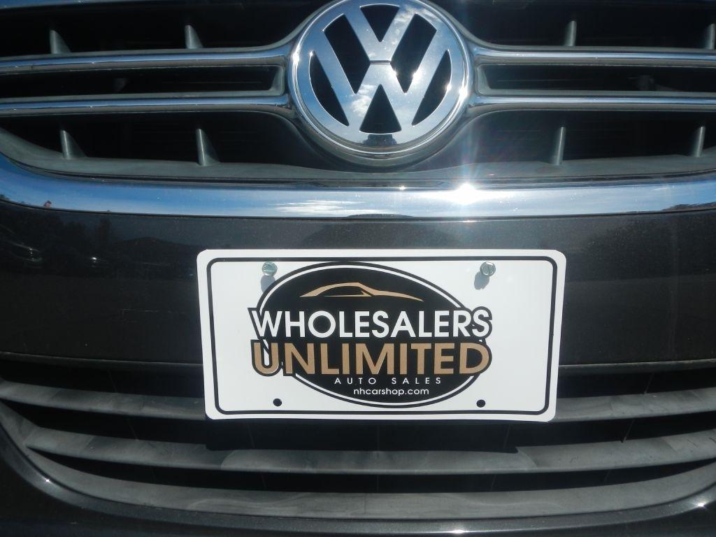 Volkswagen Routan SE 2011