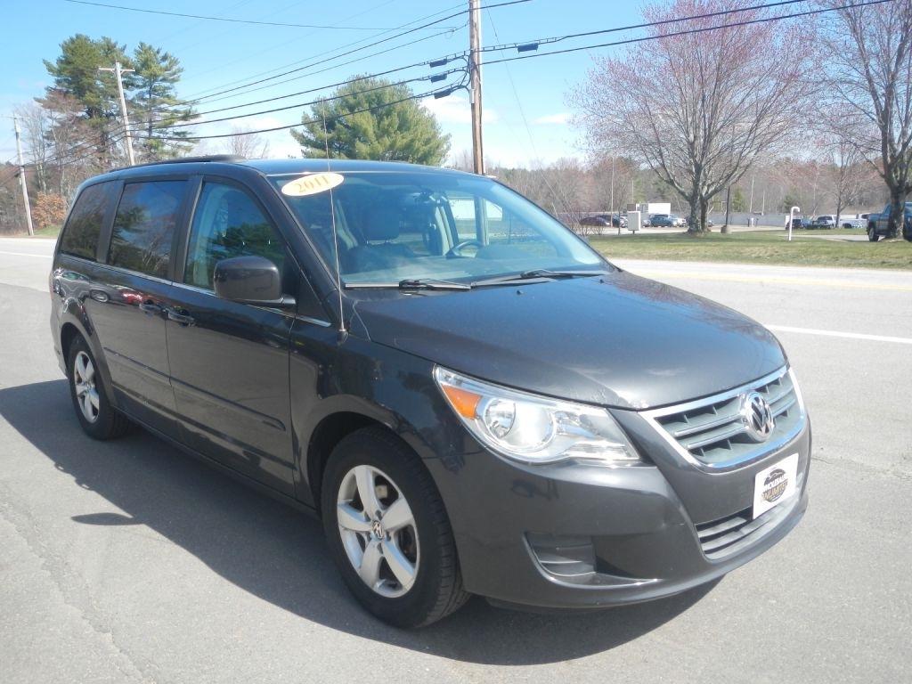 Volkswagen Routan SE 2011