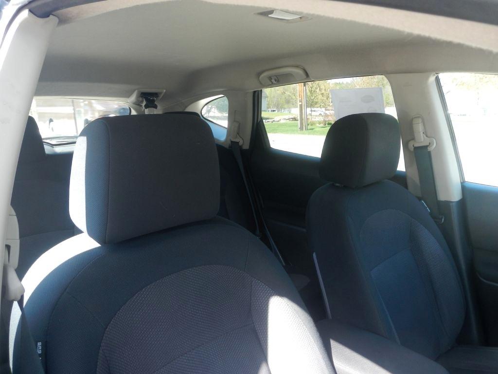 Nissan Rogue S AWD 2012