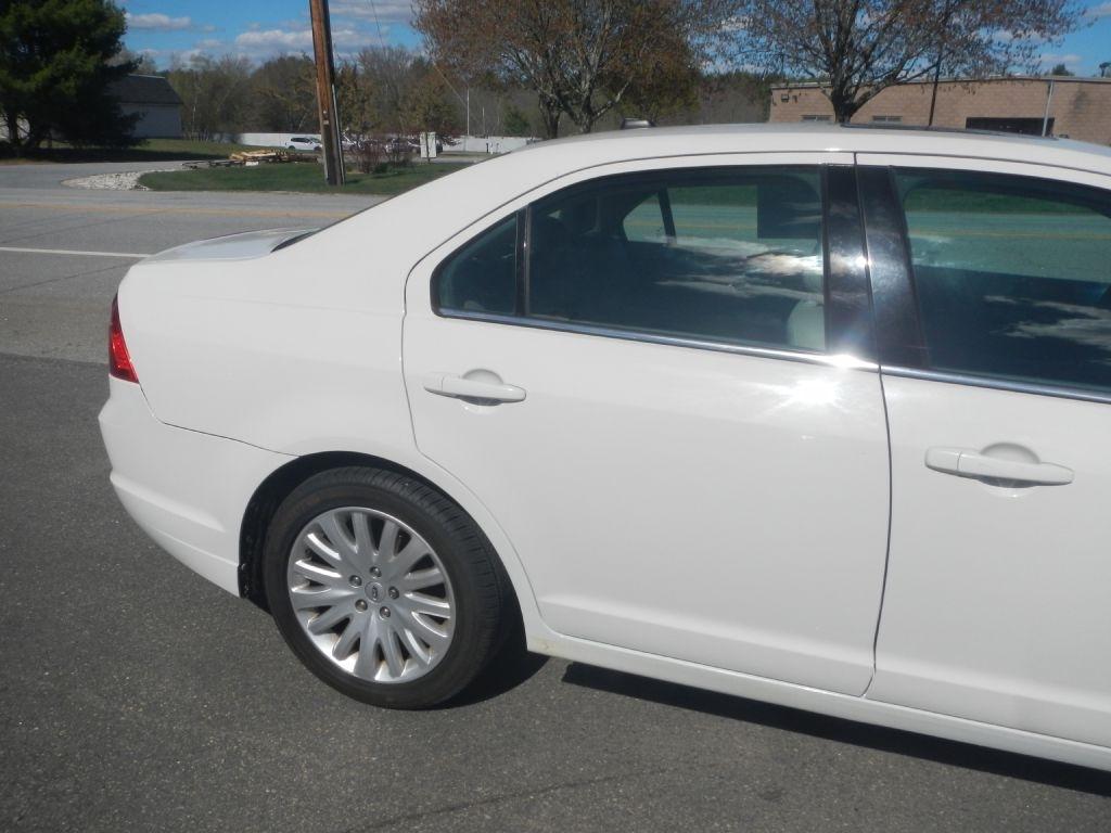 Ford Fusion Hybrid Sedan 2012