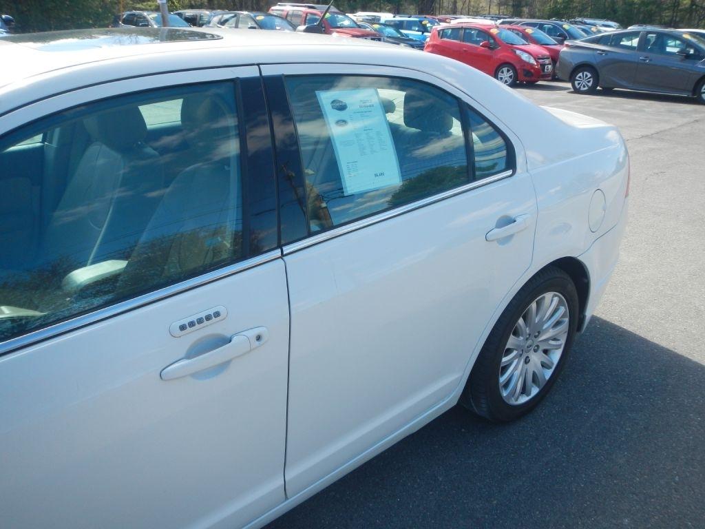 Ford Fusion Hybrid Sedan 2012