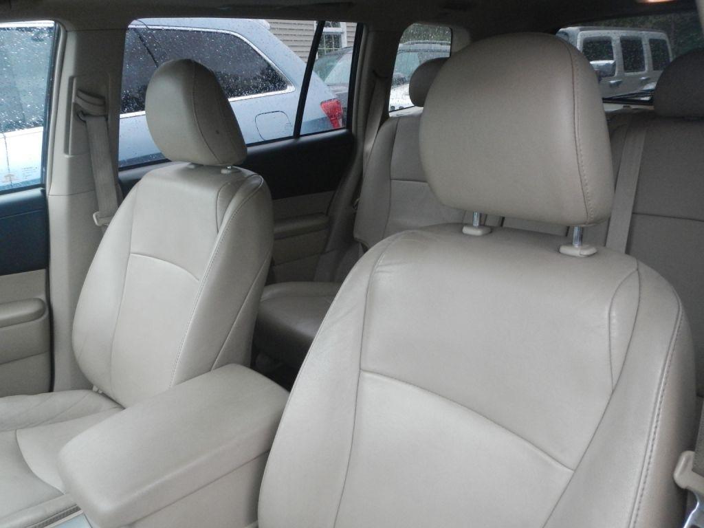 Toyota Highlander Base 4WD 2011