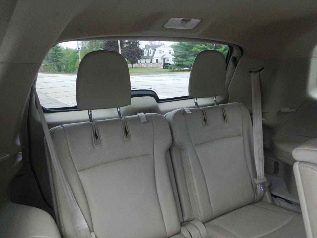 Toyota Highlander Base 4WD 2011