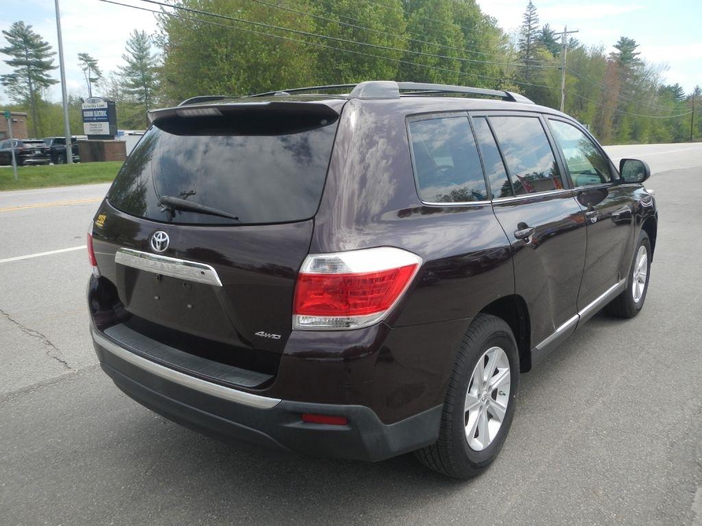 Toyota Highlander Base 4WD 2011