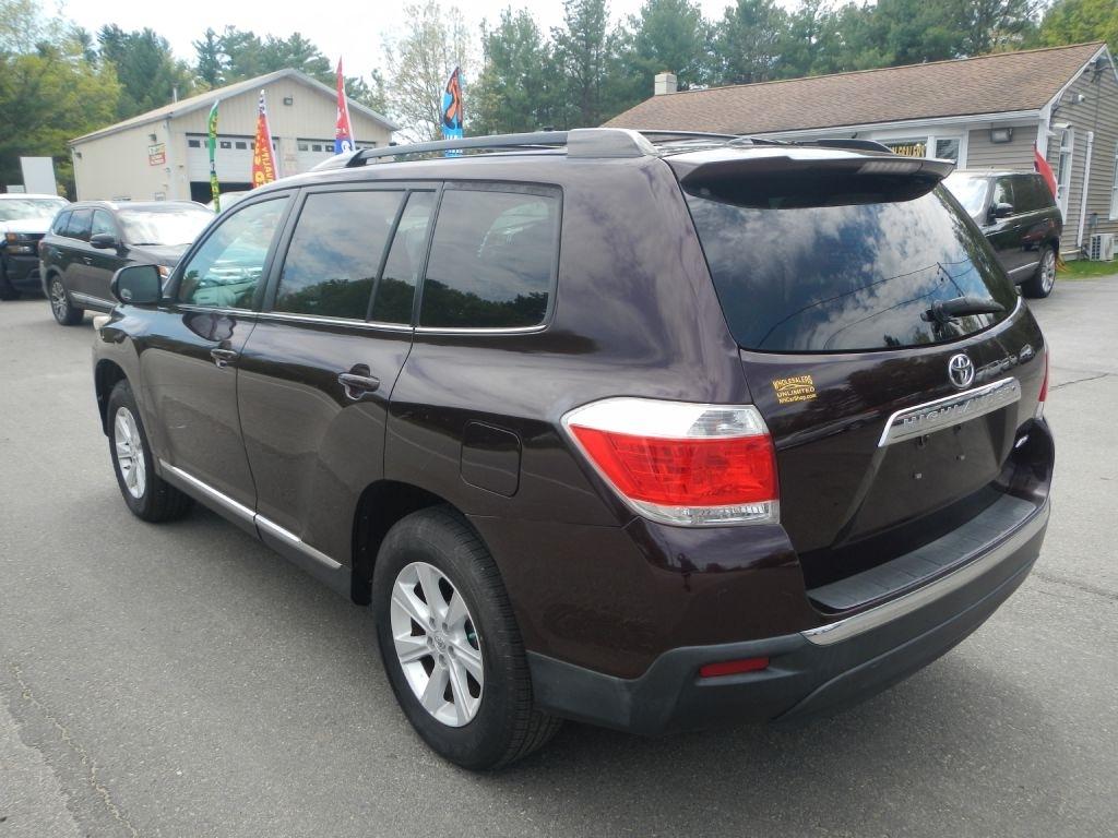 Toyota Highlander Base 4WD 2011