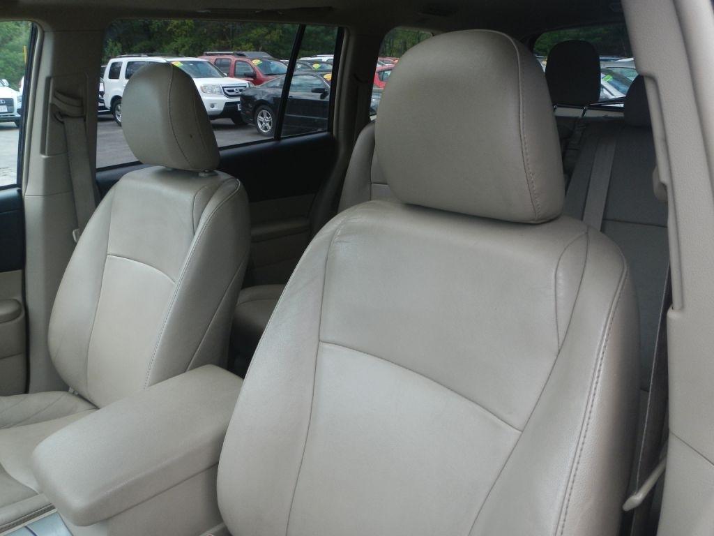 Toyota Highlander Base 4WD 2011