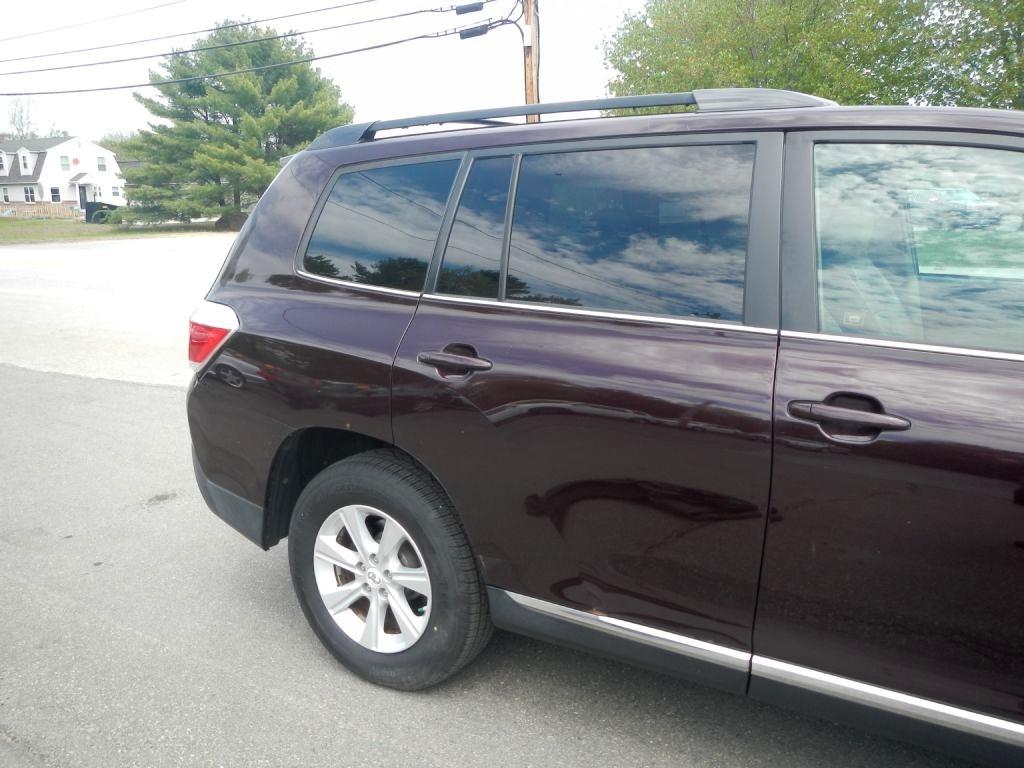 Toyota Highlander Base 4WD 2011