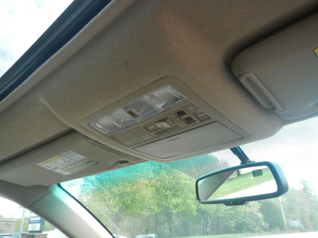 Toyota Highlander Base 4WD 2011