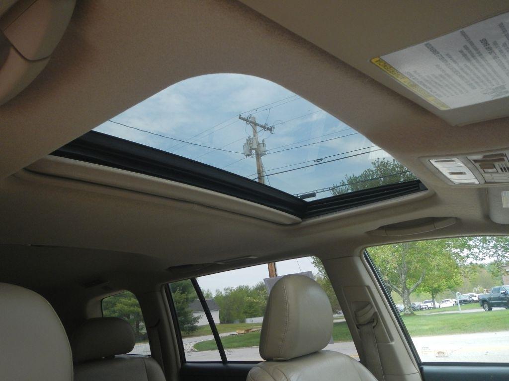 Toyota Highlander Base 4WD 2011