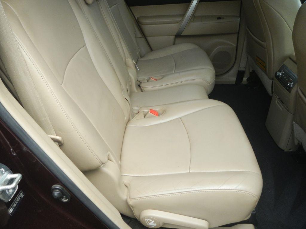 Toyota Highlander Base 4WD 2011