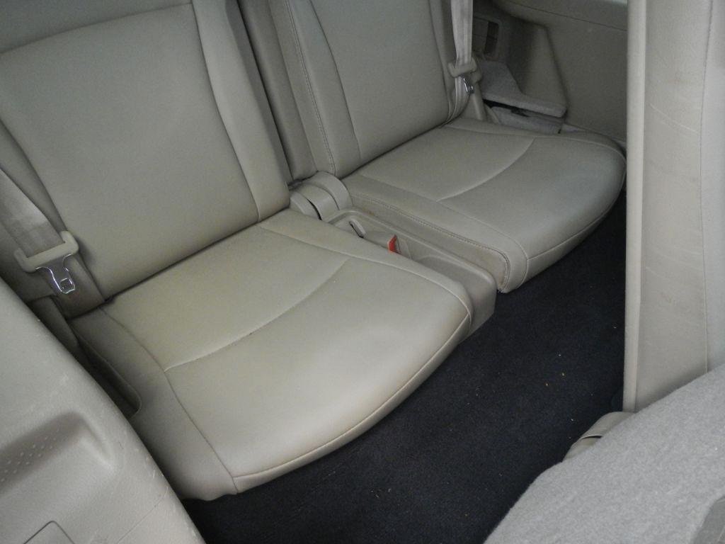 Toyota Highlander Base 4WD 2011