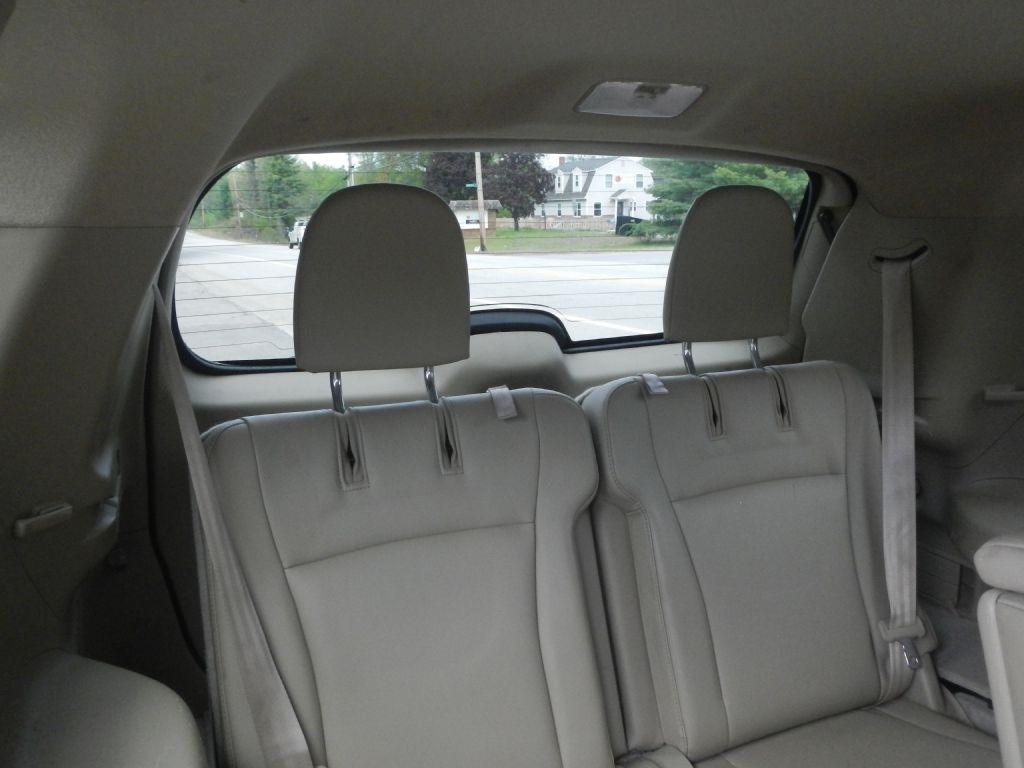 Toyota Highlander Base 4WD 2011