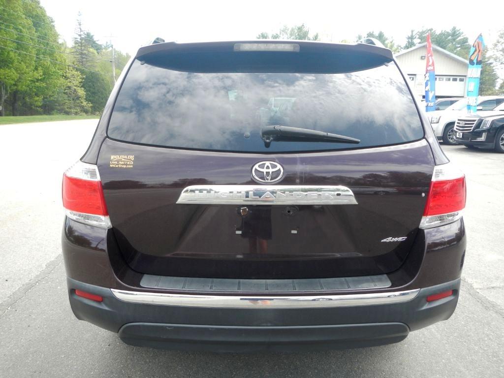 Toyota Highlander Base 4WD 2011