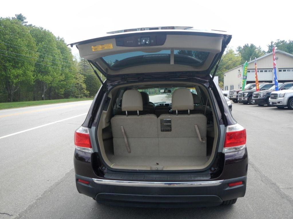 Toyota Highlander Base 4WD 2011