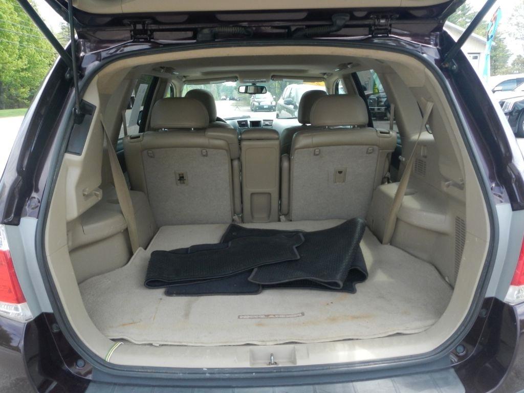 Toyota Highlander Base 4WD 2011