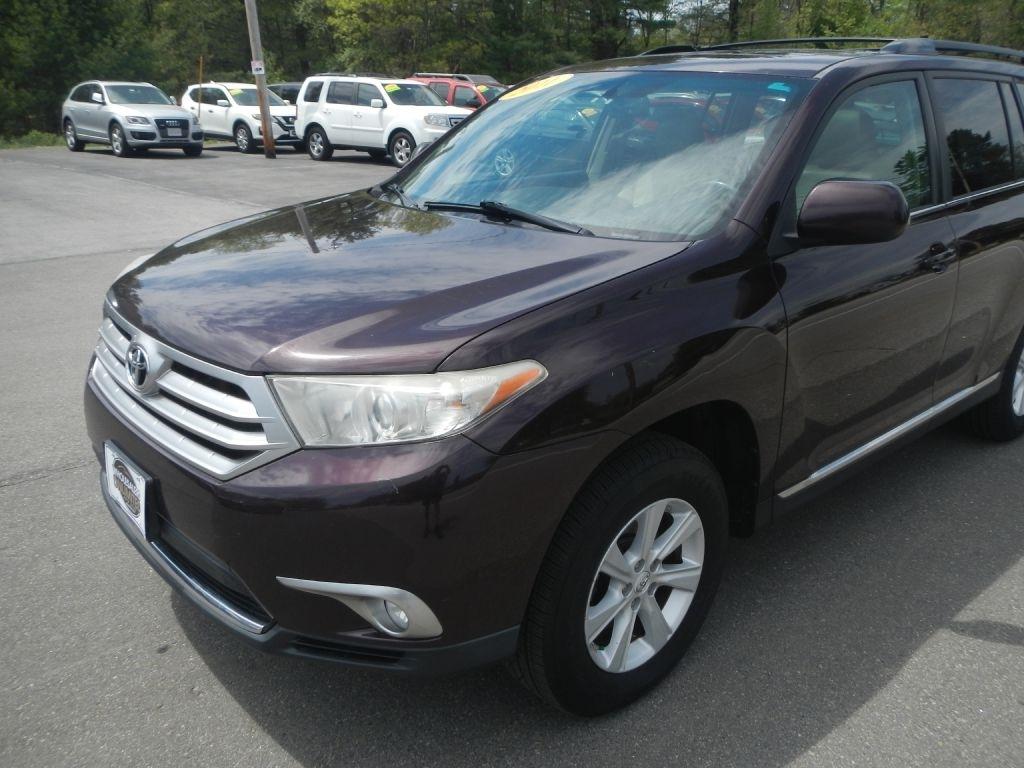 Toyota Highlander Base 4WD 2011
