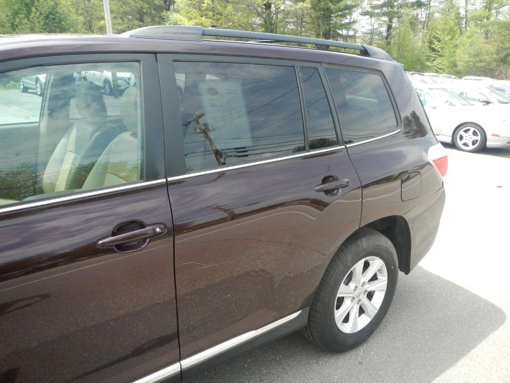 Toyota Highlander Base 4WD 2011