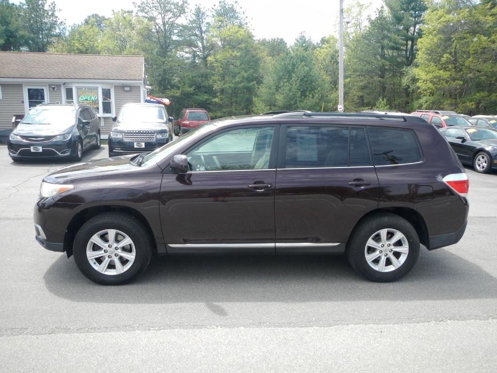 Toyota Highlander Base 4WD 2011