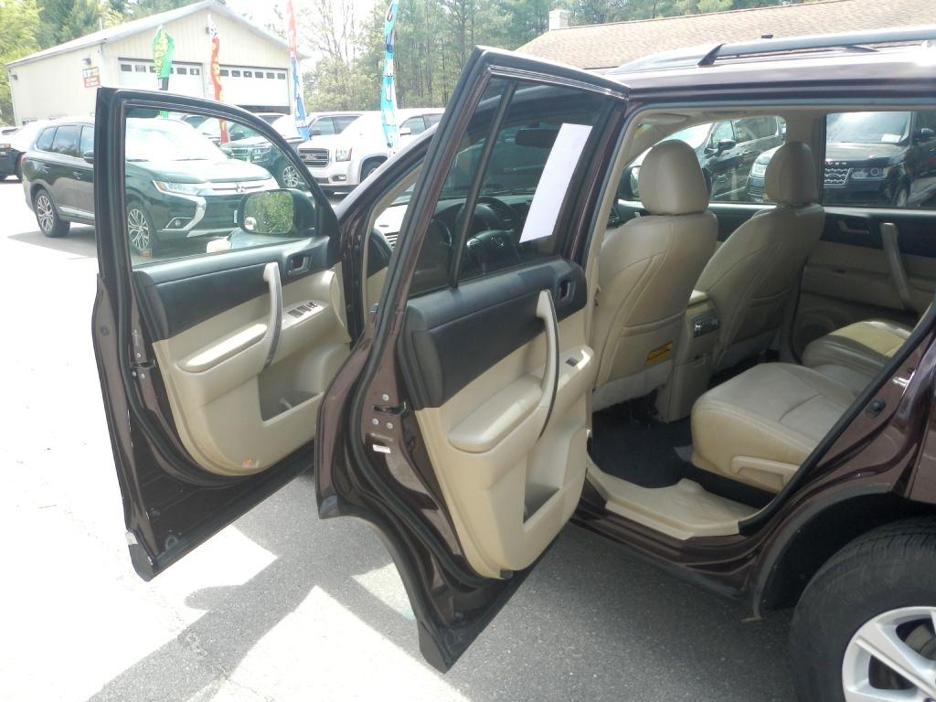 Toyota Highlander Base 4WD 2011