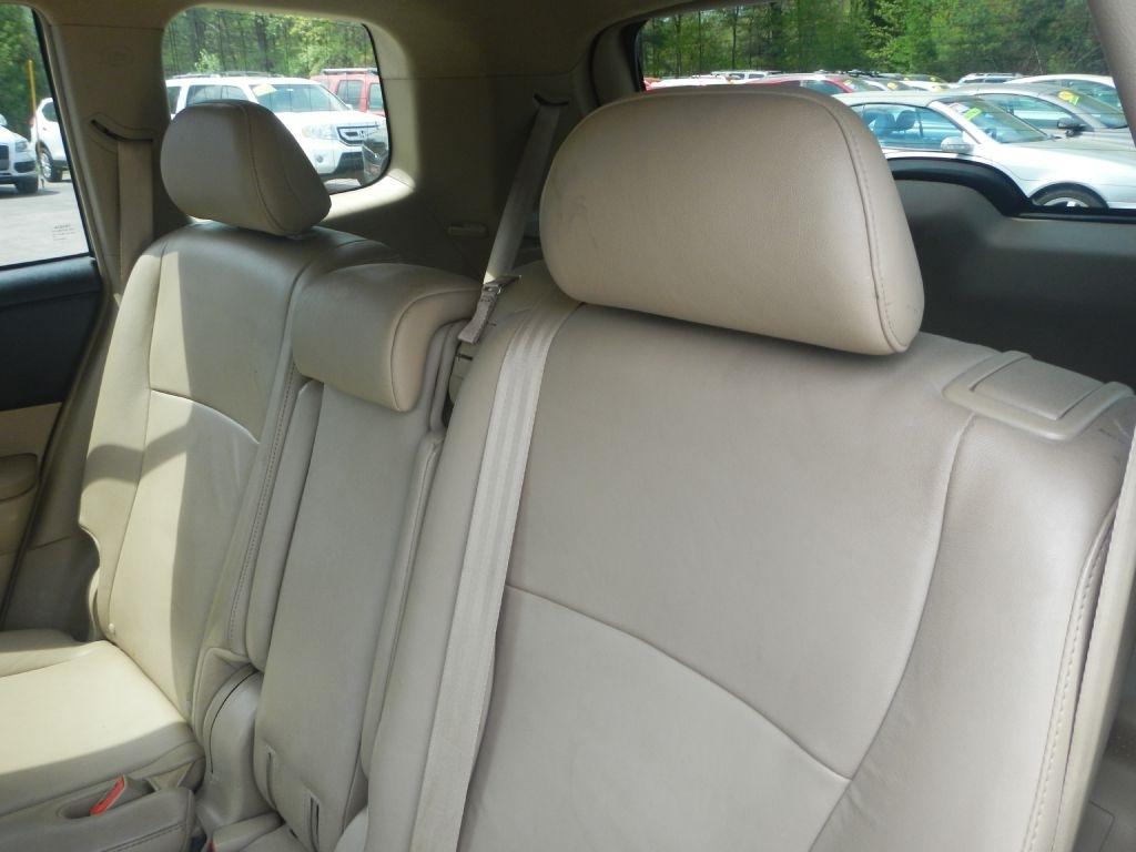 Toyota Highlander Base 4WD 2011