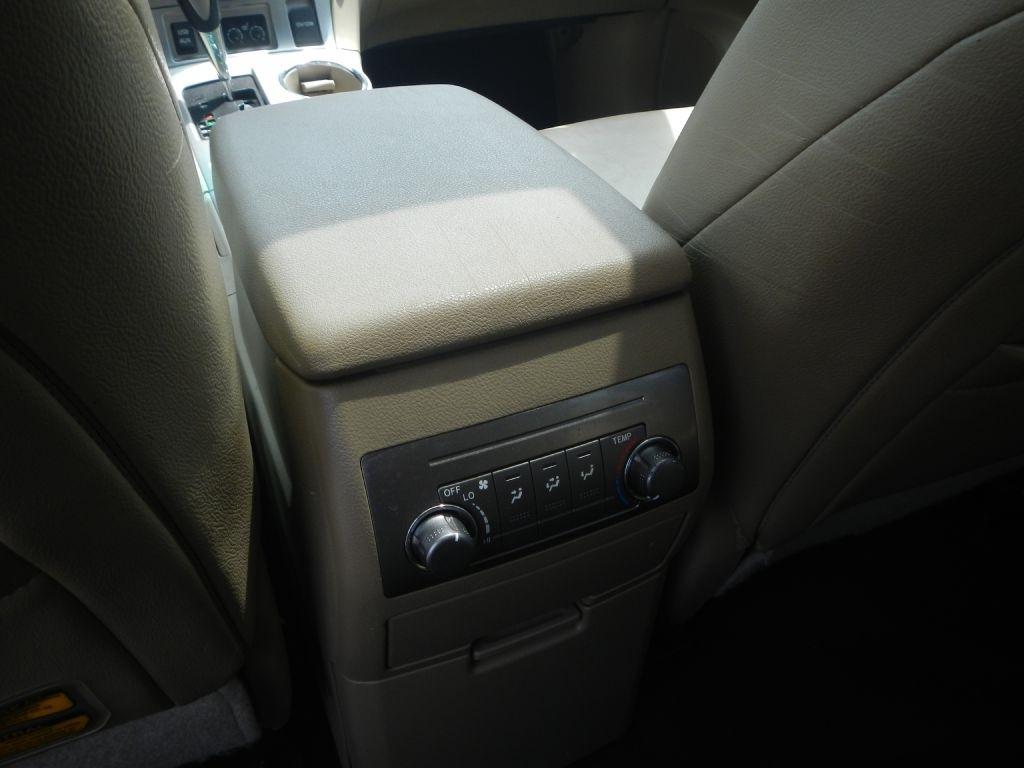 Toyota Highlander Base 4WD 2011