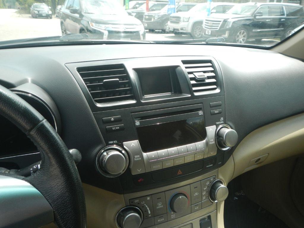 Toyota Highlander Base 4WD 2011