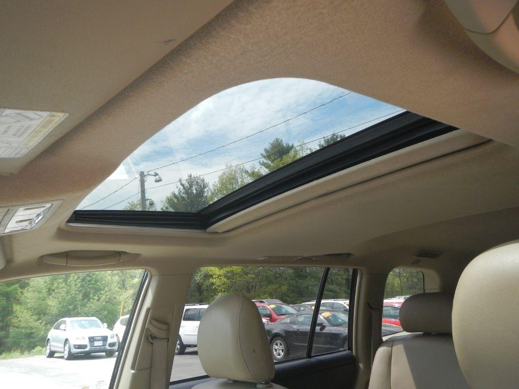 Toyota Highlander Base 4WD 2011