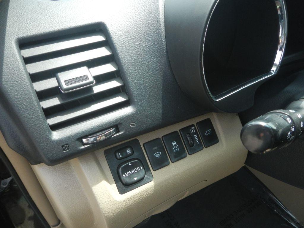 Toyota Highlander Base 4WD 2011