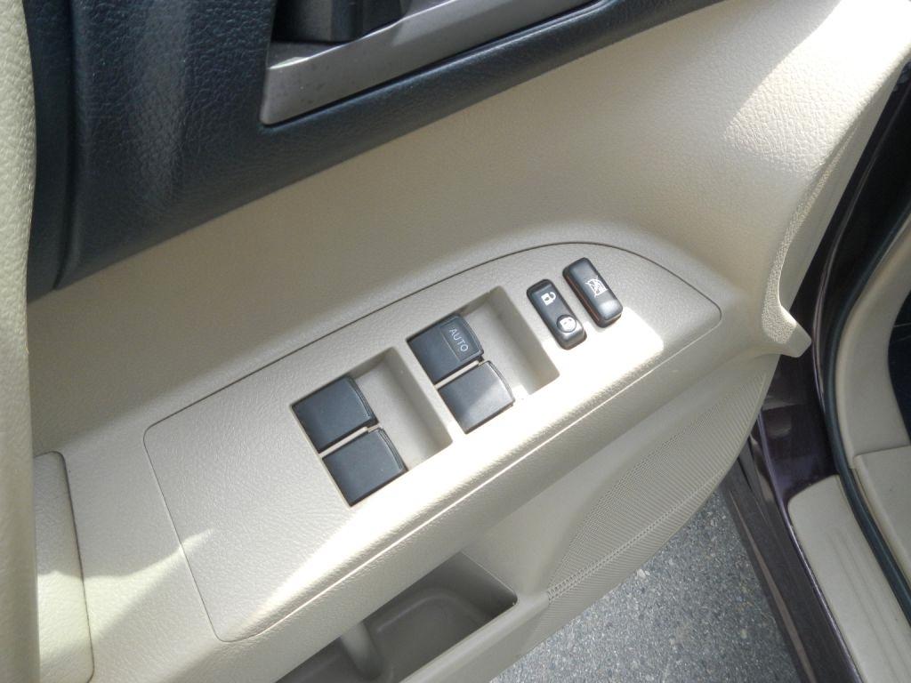 Toyota Highlander Base 4WD 2011
