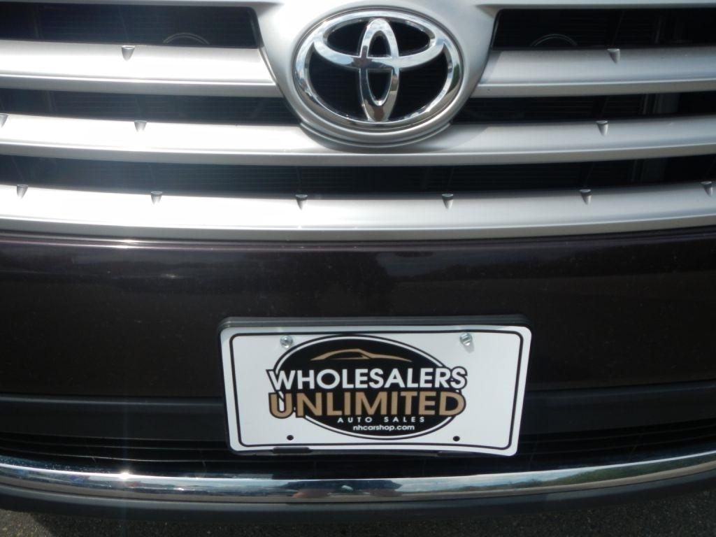 Toyota Highlander Base 4WD 2011