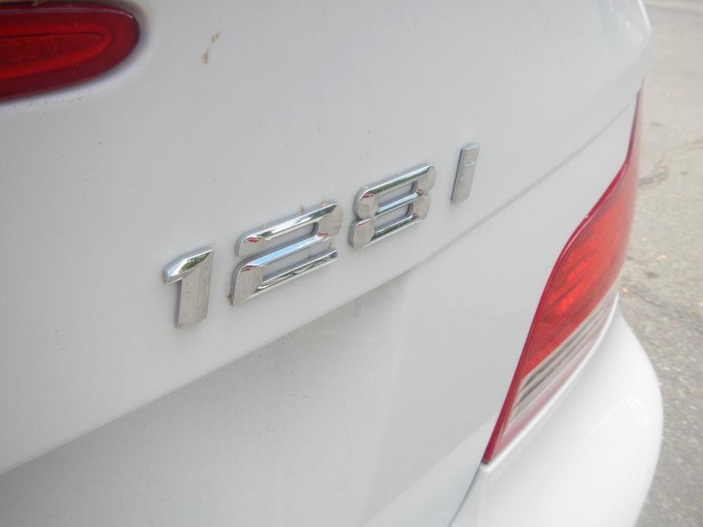 BMW 1-Series 128i Convertible 2011