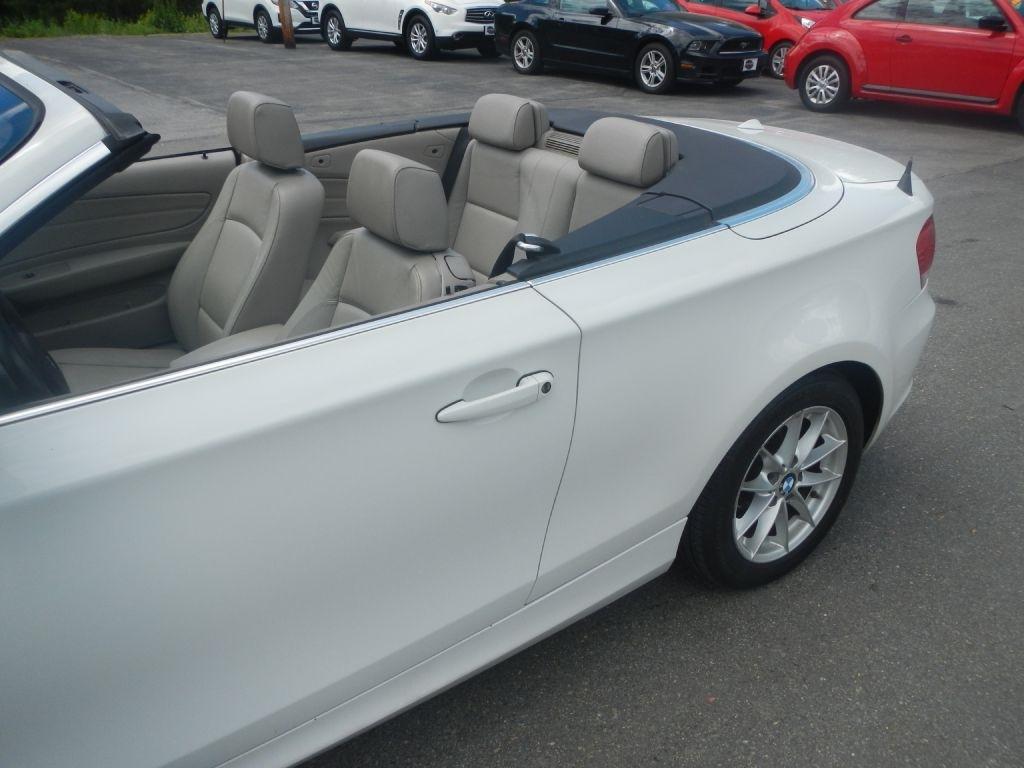BMW 1-Series 128i Convertible 2011