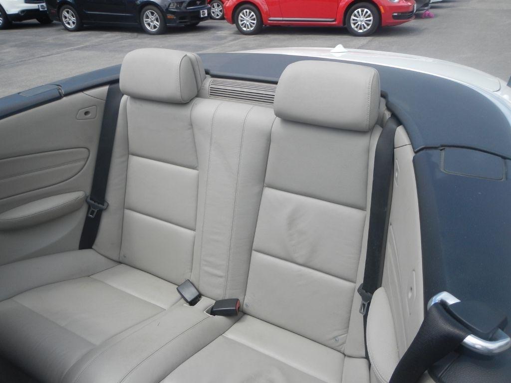 BMW 1-Series 128i Convertible 2011