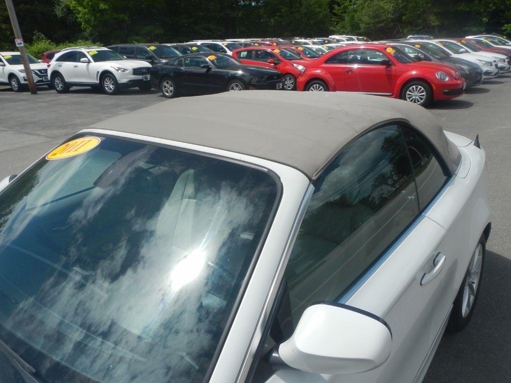 BMW 1-Series 128i Convertible 2011
