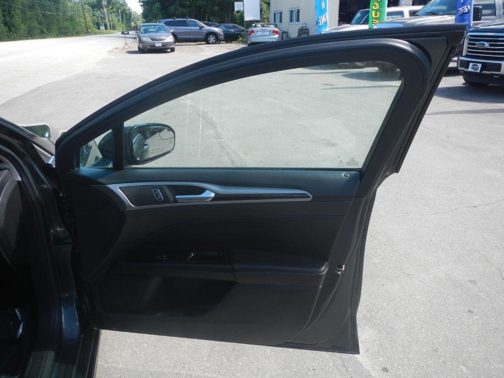 Ford Fusion Hybrid SE 2015