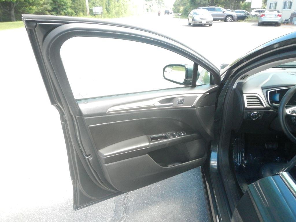 Ford Fusion Hybrid SE 2015