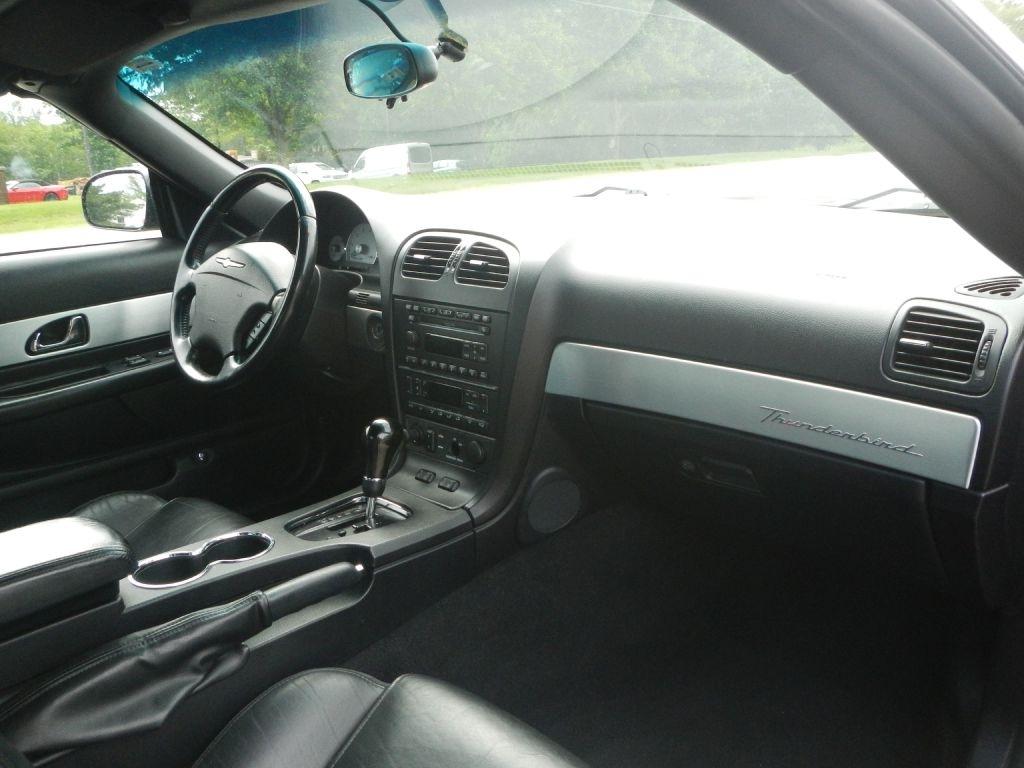 Ford Thunderbird Deluxe 2003