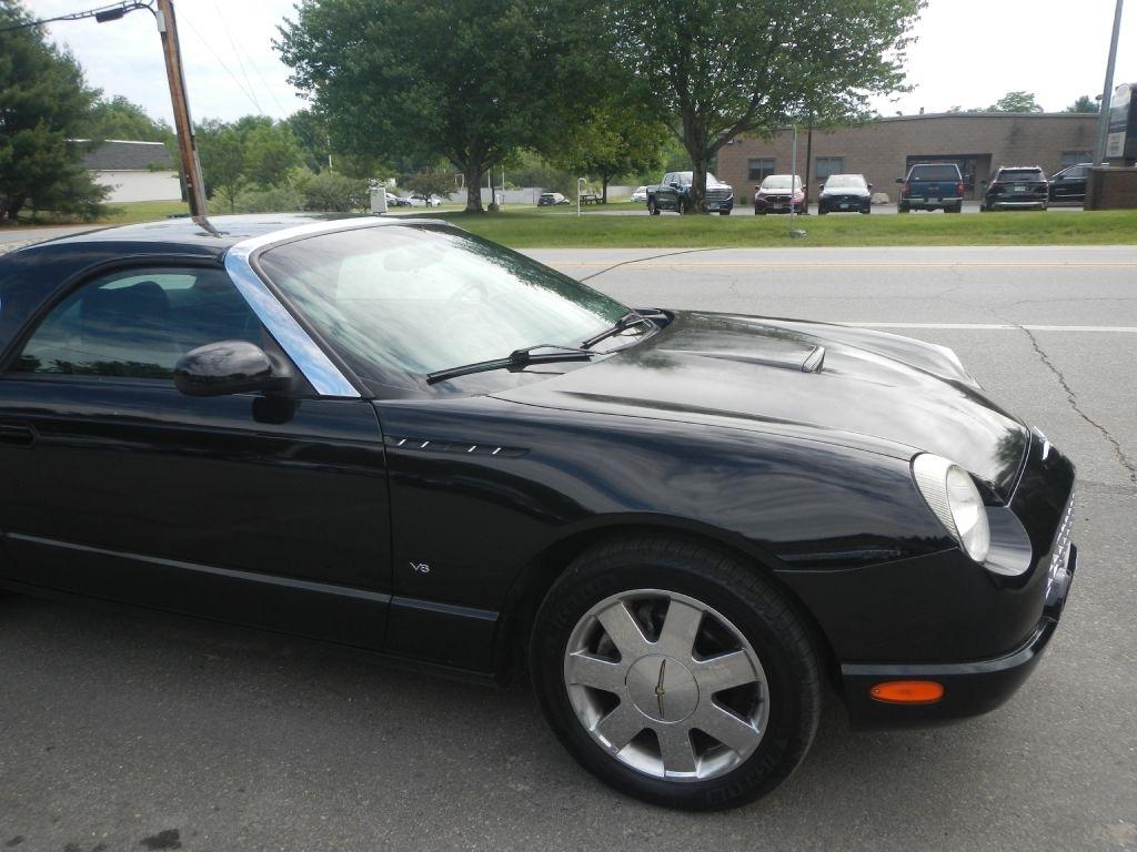 Ford Thunderbird Deluxe 2003