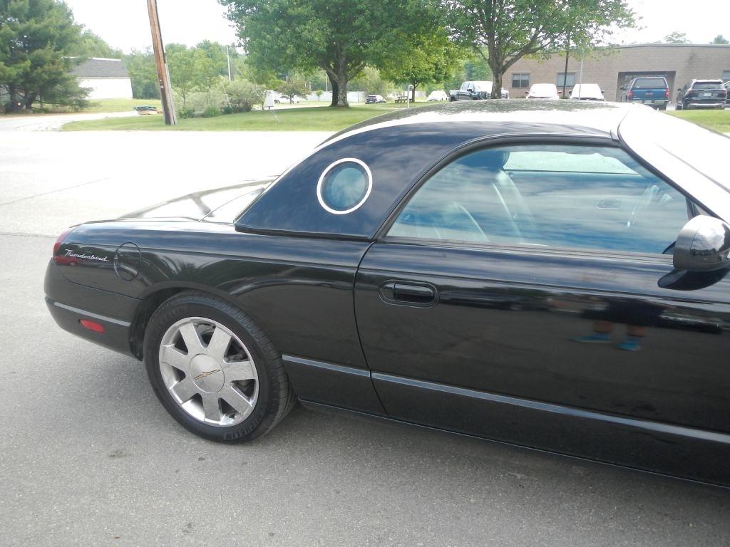 Ford Thunderbird Deluxe 2003
