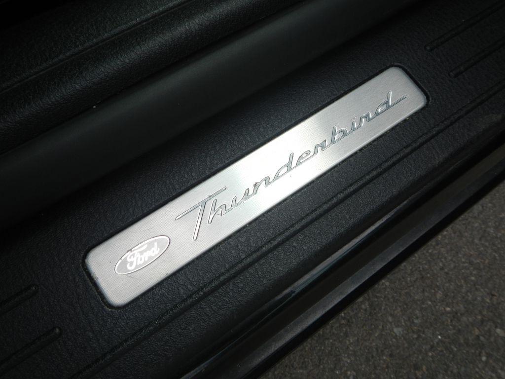 Ford Thunderbird Deluxe 2003