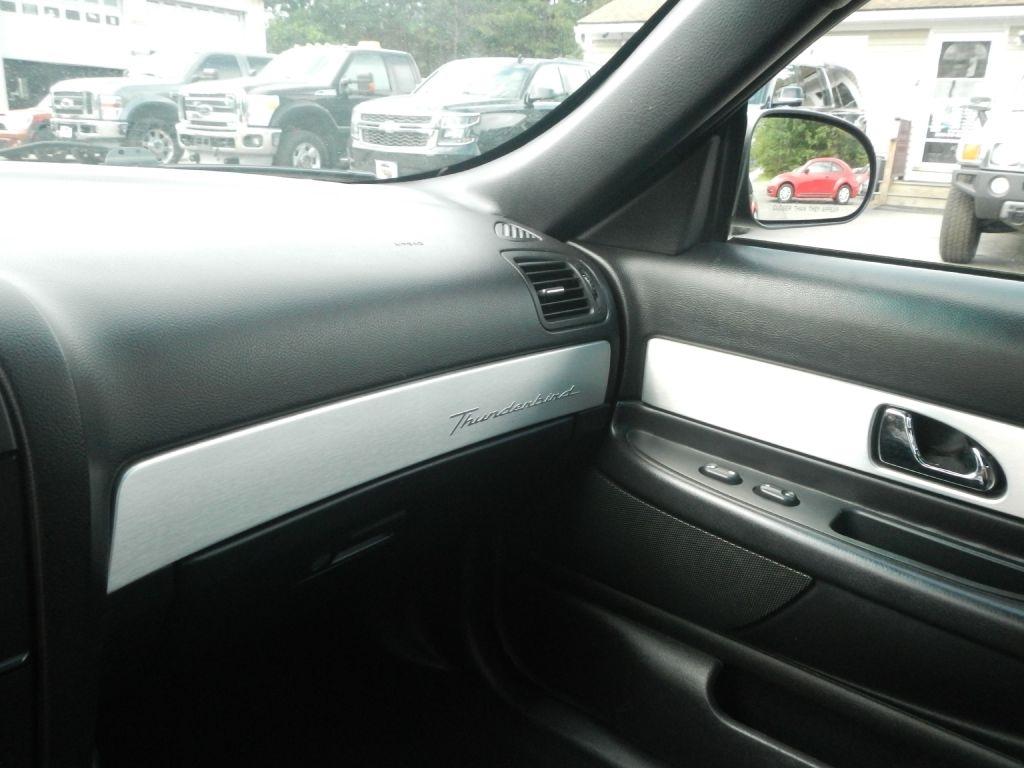 Ford Thunderbird Deluxe 2003
