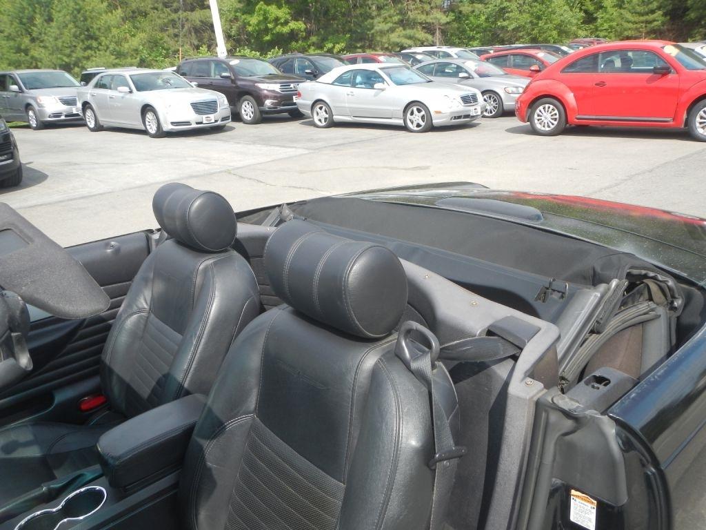 Ford Thunderbird Deluxe 2003