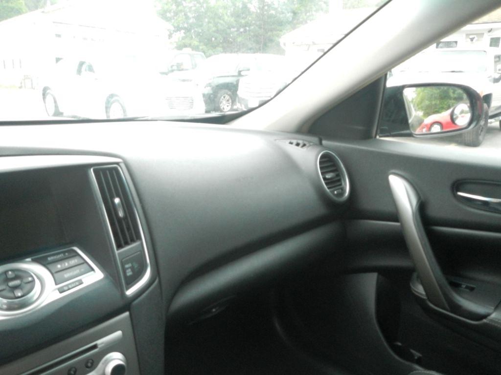 Nissan Maxima S 2014