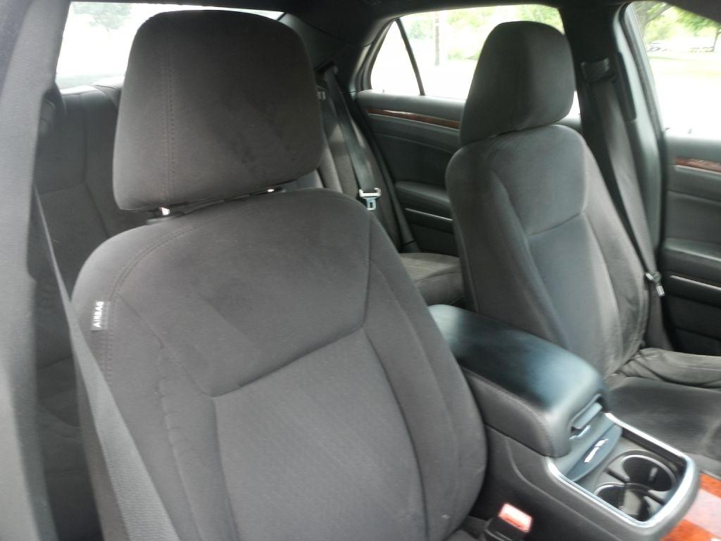 Chrysler 300 Base 2012