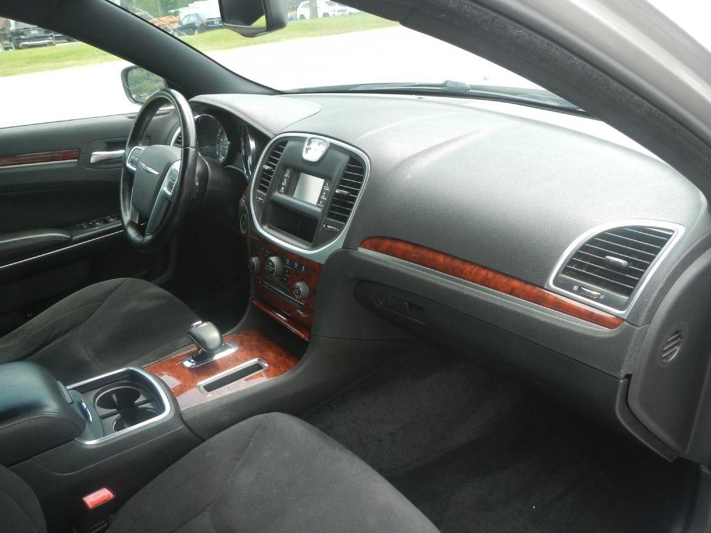 Chrysler 300 Base 2012