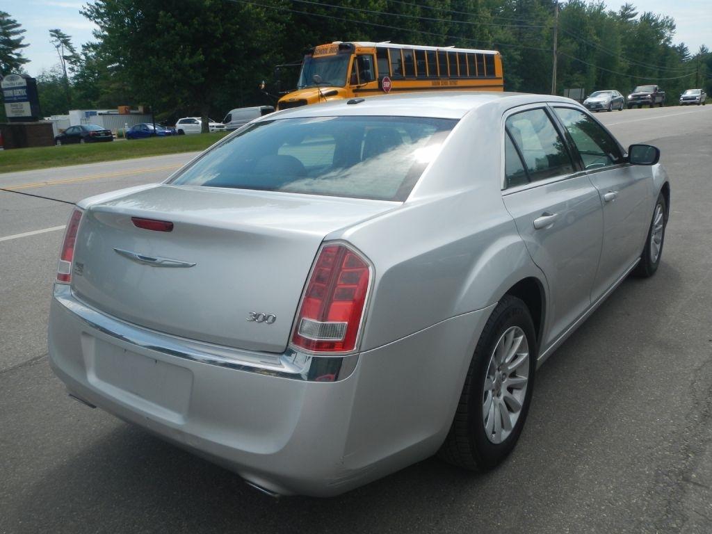 Chrysler 300 Base 2012