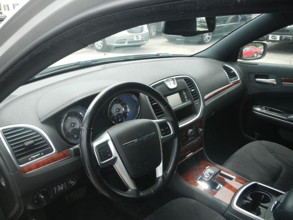 Chrysler 300 Base 2012